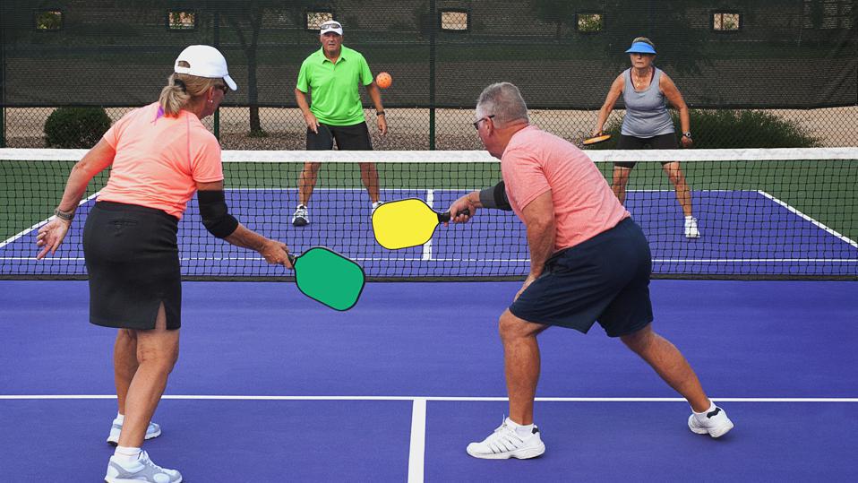 Maîtriser le service au pickleball : techniques et astuces